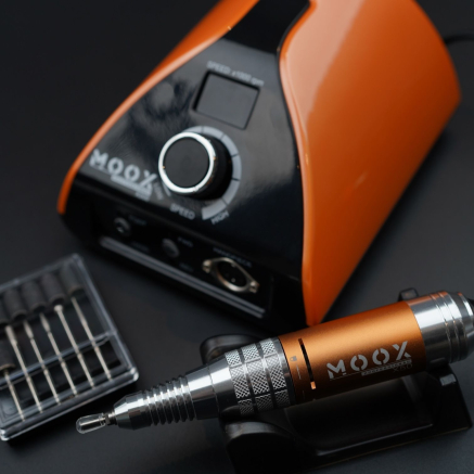 Фрезер Мокс X300 (Orange) на 50 000 об/хв. та 70W. для манікюру та педикюру Фрезер Мокс X300 (Orange) на 50 000 об/хв. та 70W. для манікюру та педикюру