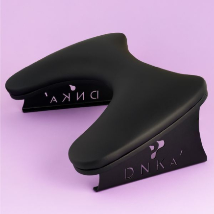 Подставка для рук клиента DNKa' Anatomical Armrest for Manicure Black Подставка для рук клиента DNKa' Anatomical Armrest for Manicure Black