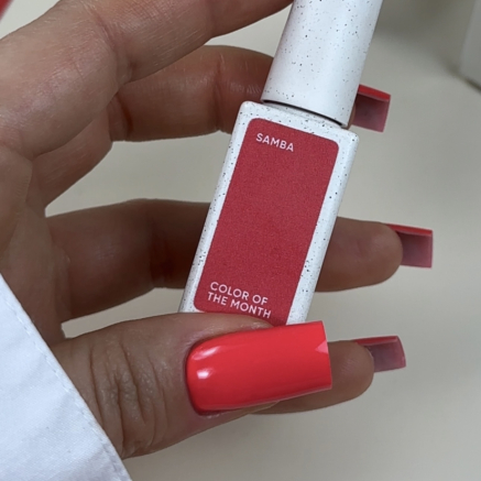 SOLD OUT NAILSOFTHEDAY Color of the month March 2025 Samba — колір місяця насичений лососево-кораловий з рожевим підтоном, що перекривається в один шар, 10 мл