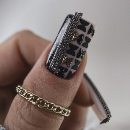 NAILSOFTHEDAY Gel polish Manhattan — чорний з теплим коричневим підтоном з голографічним шиммером світловідбивавючий гель–лак для нігтів, 10 мл