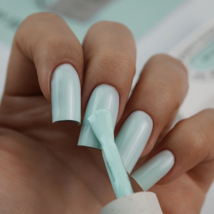 SOLD OUT NAILSOFTHEDAY Color of the month May 2025 Effortless — колір місяця вибілений холодний м’ятний, що перекривається в один шар, 10 мл