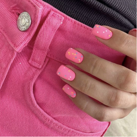 NAILSOFTHEDAY Gel polish Pink — рожевий гель-лак, що перекривається в один шар, 10 мл