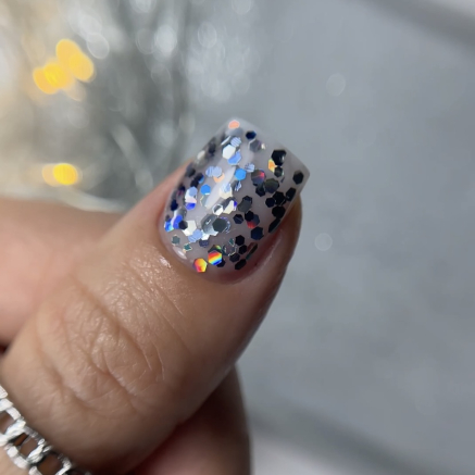 NAILSOFTHENIGHT Dream gel 02 — дизайн гель з неймовірними шестигранниками різного розміру та глітеру для нігтів, 5 гм