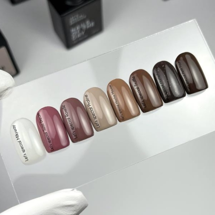 NAILSOFTHEDAY Gel polish Mocha Mousse — тепло карамельно-бежевий гель-лак, що перекривається в один шар, 10 мл