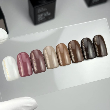 NAILSOFTHEDAY Gel polish Mocha Mousse — тепло карамельно-бежевий гель-лак, що перекривається в один шар, 10 мл
