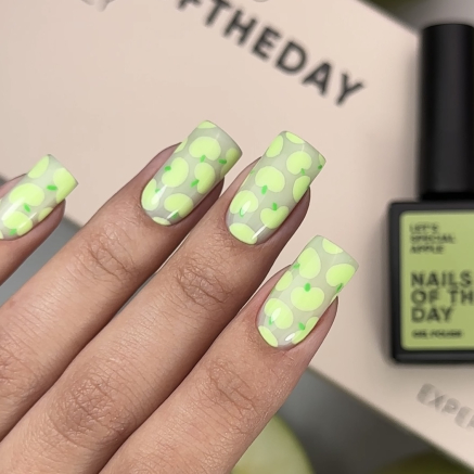 NAILSOFTHEDAY Gel polishl Apple — салатовий пастельний гель-лак для нігтів, що перекриває в один шар, 10 мл