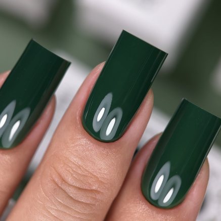 NAILSOFTHEDAY Color of the month September 2025 Everroot — колір місяця насичено-глибокий зелений, що перекривається в один шар, 10 мл