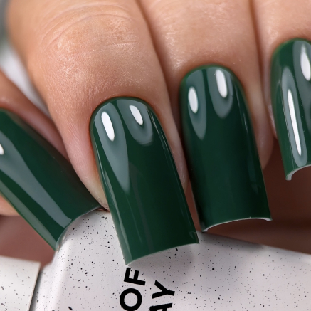 NAILSOFTHEDAY Color of the month September 2025 Everroot — колір місяця насичено-глибокий зелений, що перекривається в один шар, 10 мл