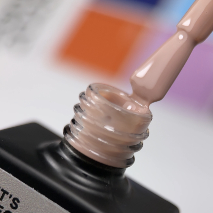 NAILSOFTHEDAY Let’s special Pantone2025/1 — теплий бежево-коричневий гель–лак для нігтів, що перекриває в один шар, 10 мл