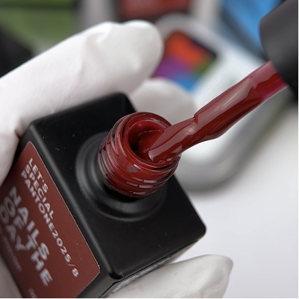 NAILSOFTHEDAY Let’s special Pantone2025/8 — глибокий винний червоний гель–лак для нігтів, що перекриває в один шар, 10 мл