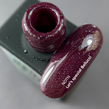 NAILSOFTHEDAY Gel polish Bellucci — бордовий світловідбиваючий гель-лак, що перекривається в один шар, 10 мл