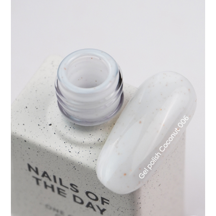 NAILSOFTHEDAY Gel polish Coconut — молочно-білий із золотою поталлю гель–лак для нігтів, що перекриває в один шар, 10 мл