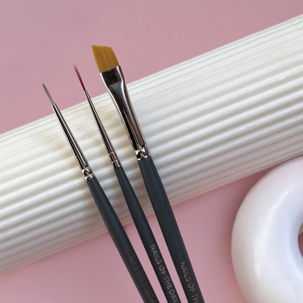 NAILSOFTHEDAY Professional French #4 — кутовий пензель золотистого кольору для французького покриття та тонування на короткій довжині
